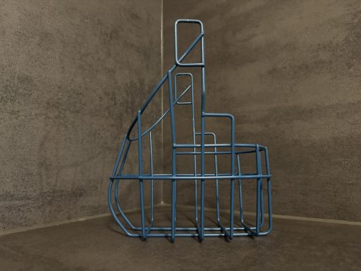 Blauer Metallrahmen in Form einer Treppe, platziert auf einem grauen Boden.